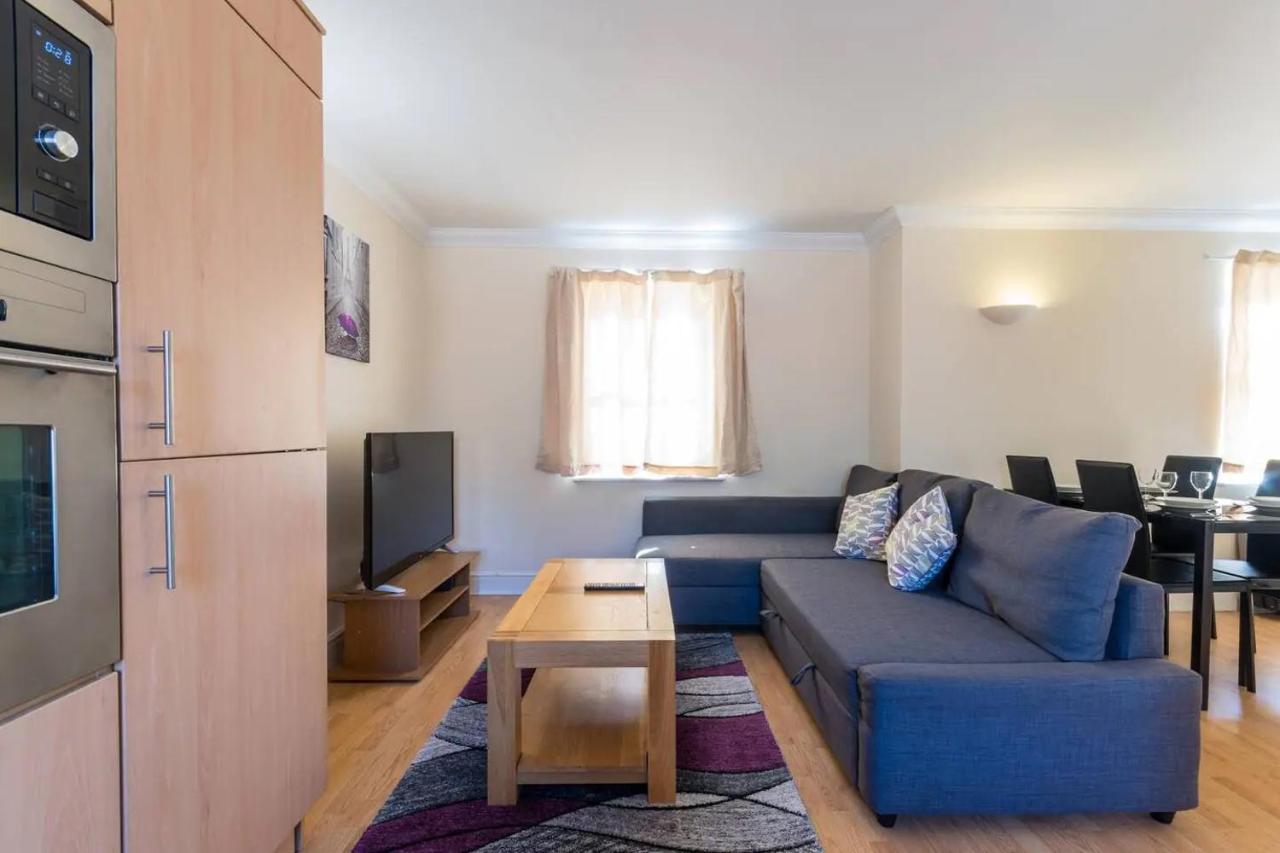 Godwin Court Apartments Swindon Exterior foto